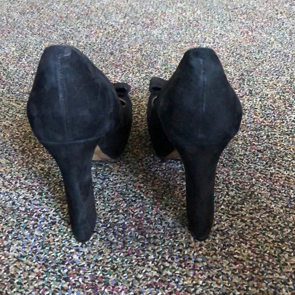 Kenneth Cole bow heels size 7.5. - Picture 3 of 4